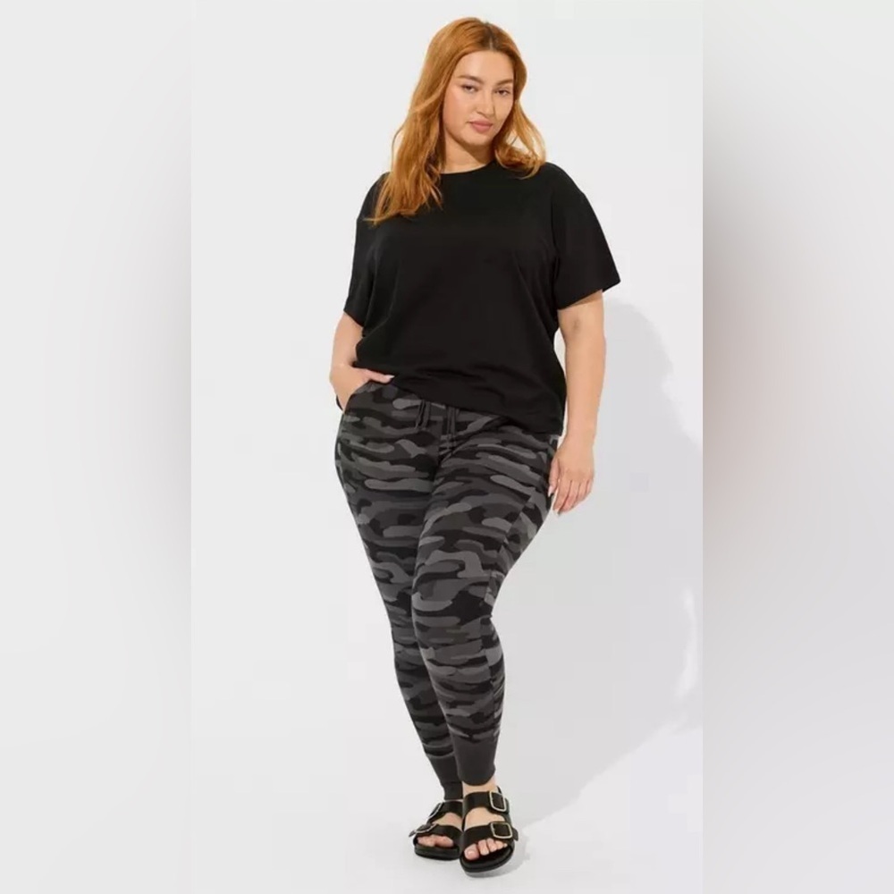 Torrid Super Soft Relaxed Fit Crew Neck Tee Black NWT Size 6X